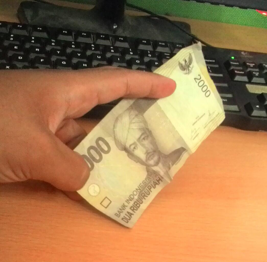 EKSPRESI TERSEMBUNYI PARA PAHLAWAN PADA UANG KERTAS