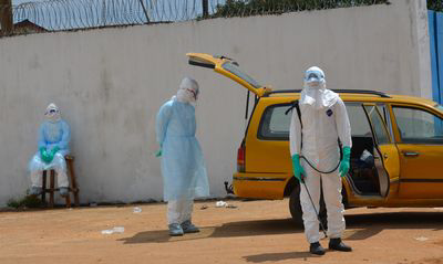 Virus ebola membuat orang bangkit dari kematian. ZOMBIE?