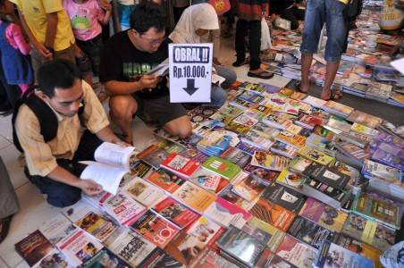 6++ Tipe Orang Saat Ke Pameran Buku !! Agan Termasuk Yang Mana ??