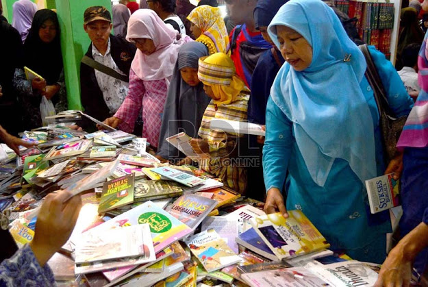 6++ Tipe Orang Saat Ke Pameran Buku !! Agan Termasuk Yang Mana ??