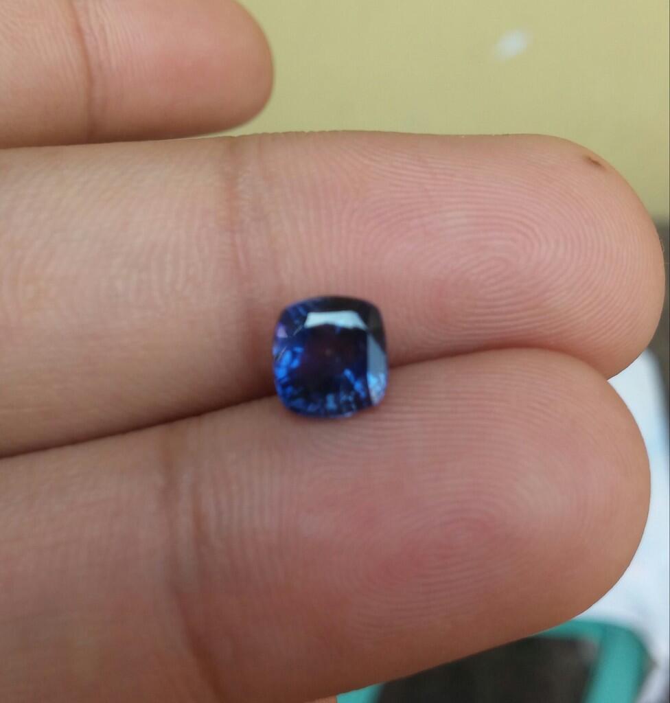 Natural color change sapphire