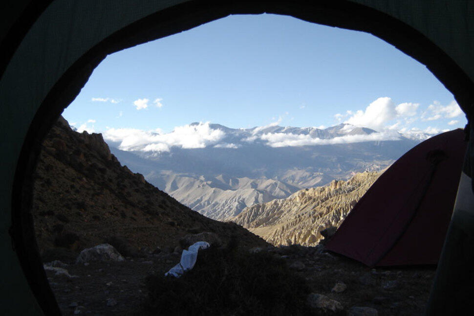 INI GAN TEMPAT YANG KEREN UNTUK MENDIRIKAN TENDA ALIAS BERKEMAH
