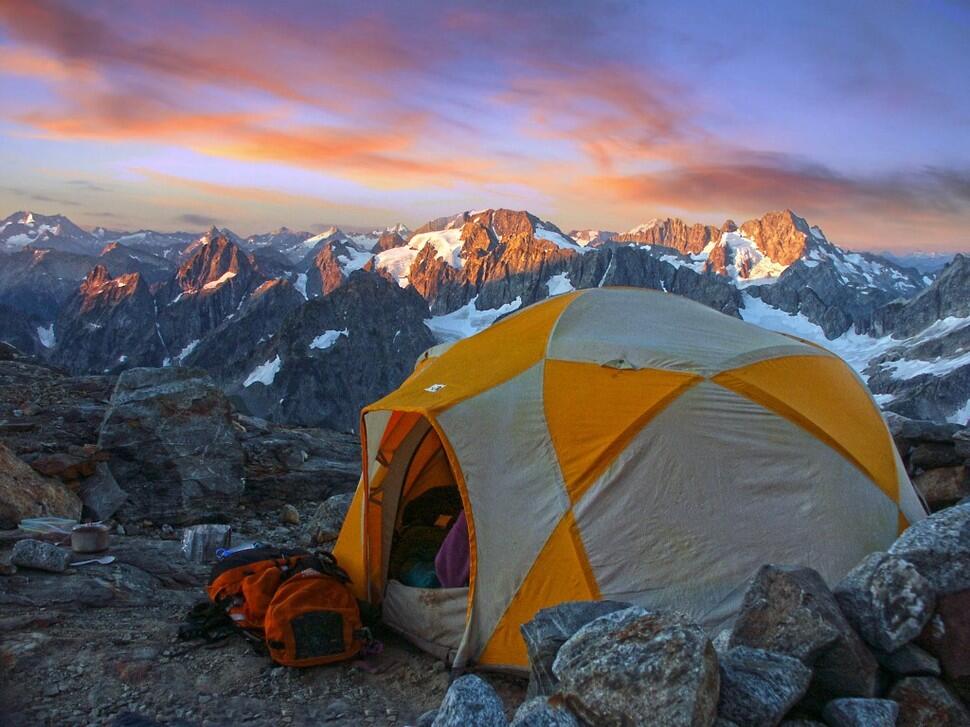 INI GAN TEMPAT YANG KEREN UNTUK MENDIRIKAN TENDA ALIAS BERKEMAH