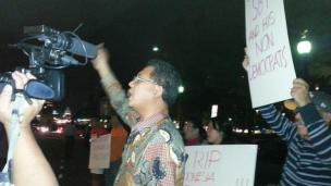 WNI Demo 'RIP Indonesia Democracy' ke SBY di Hotel Washington