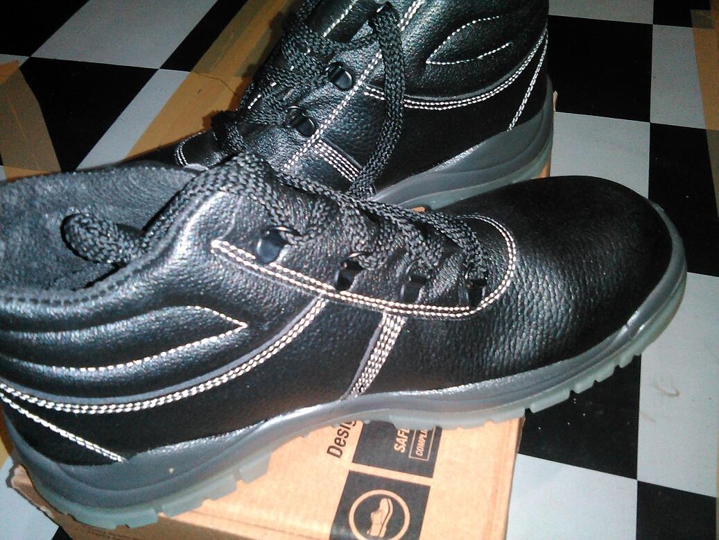 terjual sepatu kerja lapangan merk worksafe size 43 terjual sepatu kerja lapangan merk worksafe size 43