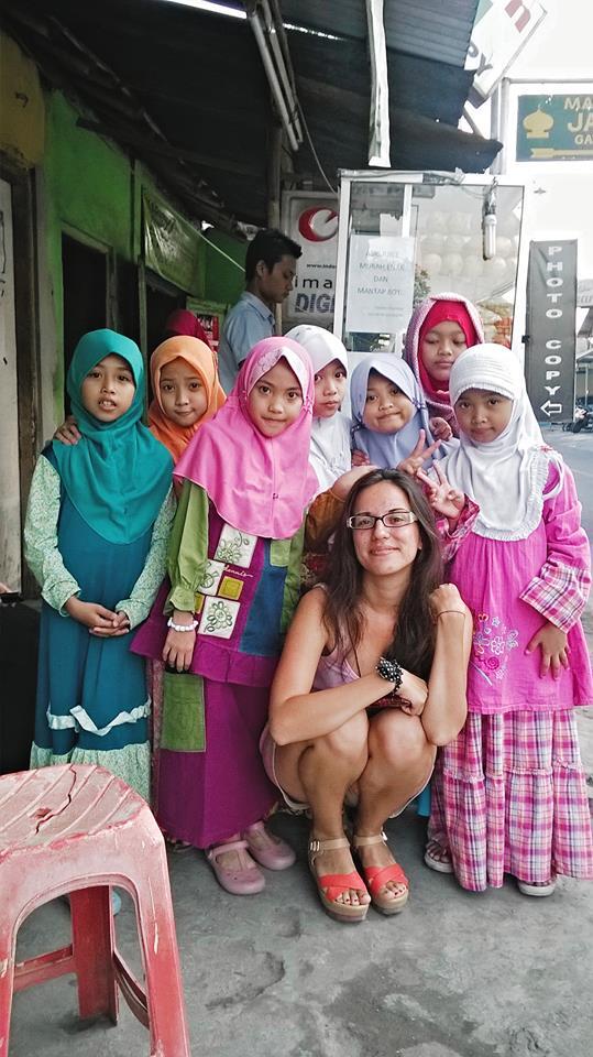 Mengapa Orang Di Indonesia Selalu Tersenyum???