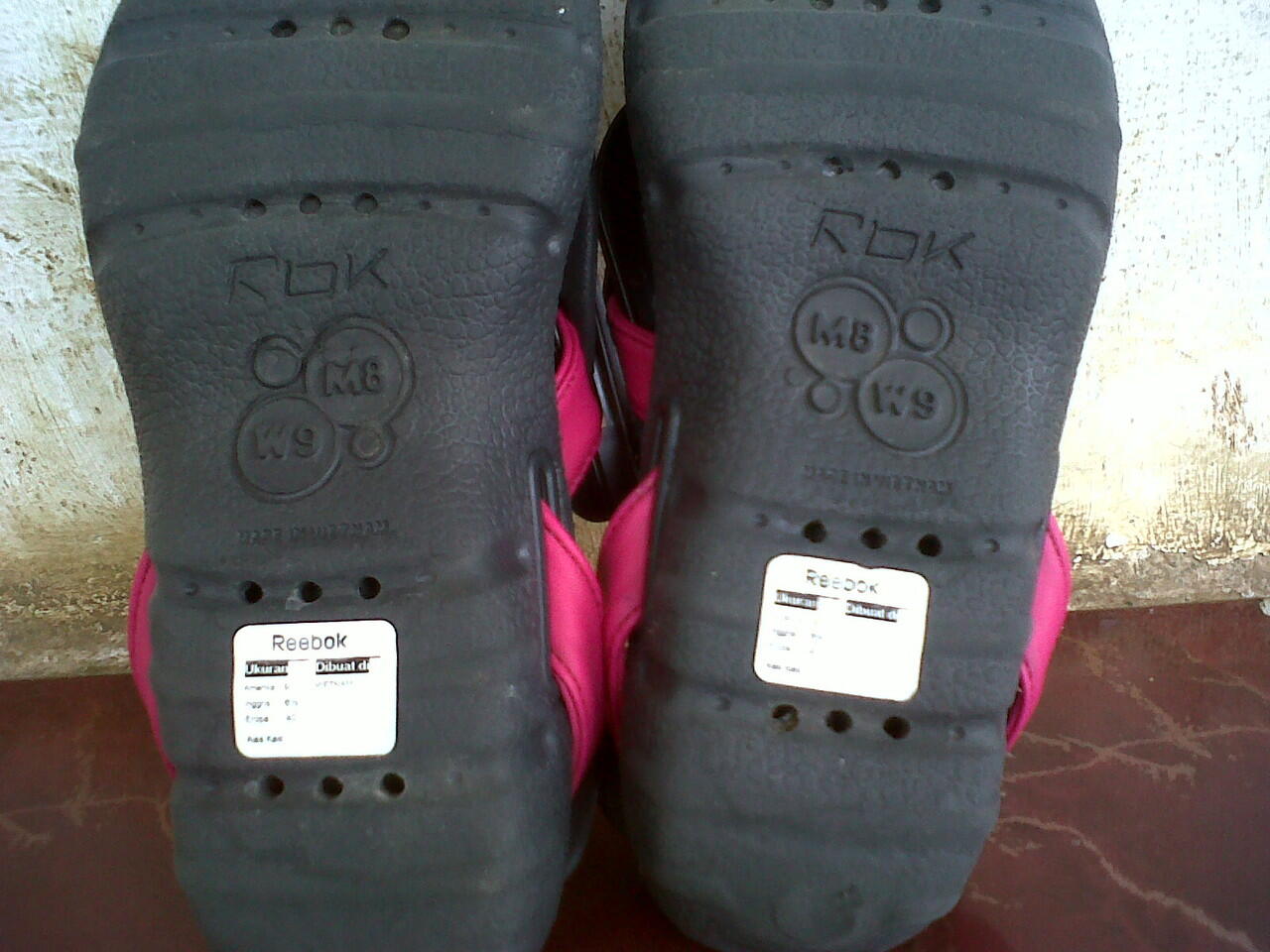 SEPATU SANDAL REEBOK ORIGINAL. SIZE 40 & 41 (CIBINONG)
