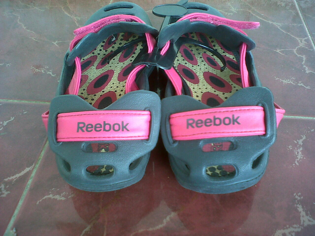 SEPATU SANDAL REEBOK ORIGINAL. SIZE 40 & 41 (CIBINONG)