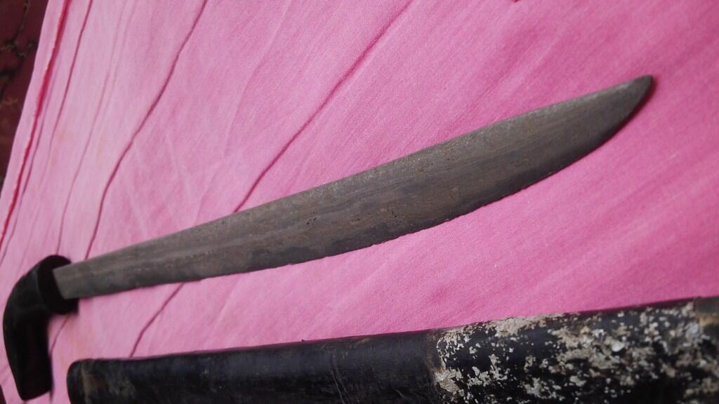 Pedang Golok Sepuh Eks Ketua Perguruan Silat