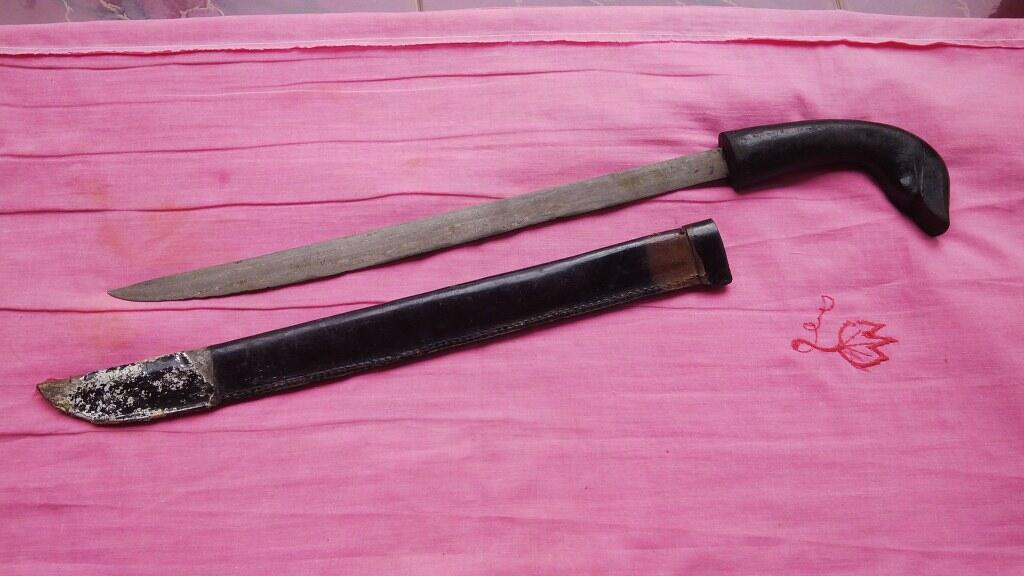Pedang Golok Sepuh Eks Ketua Perguruan Silat