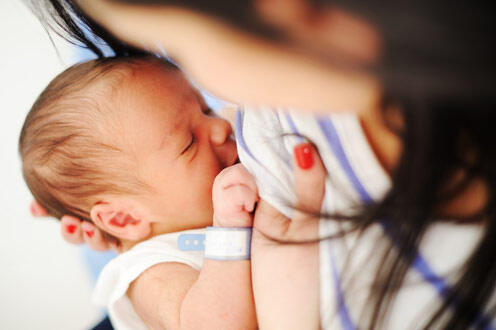 Menyusui Pas Bayi  Baru  Lahir  Bikin Detak Jantung Si Kecil 