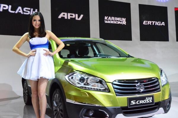 Ini Dia Gan, Reference Model &amp; Suzuki Angels di Booth Suzuki Pada IIMS 2014