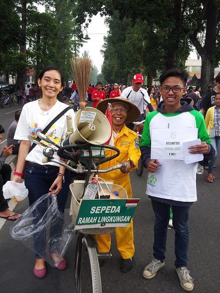 Persembahan Airis, ABG sebuah SMA Negeri di Jalan Belitung, Bandung