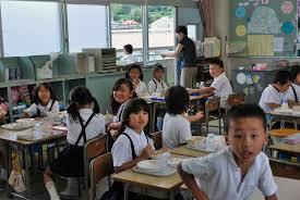 SEKOLAH JALAN KAKI DI NEGERI JEPANG