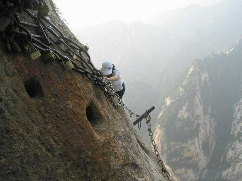 salah satu pendakian paling berbahaya gan........