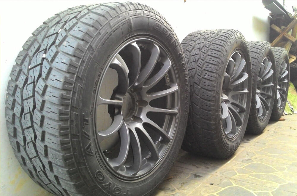 Terjual Jual Velg Ring 20 plus Ban TOYO Pajero Hardtop 