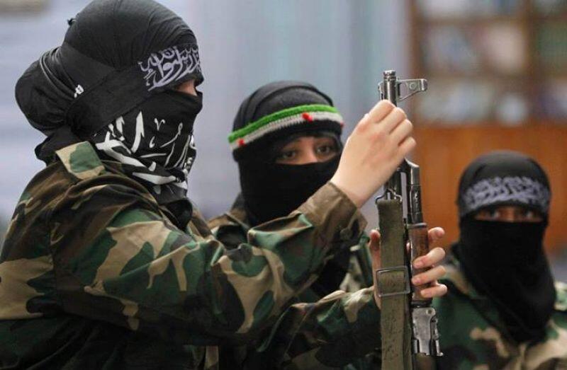 Foto Latihan Militer Mujahidah Dari Batalyon Ahbab al Mustafa