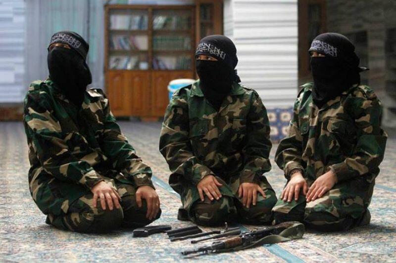 Foto Latihan Militer Mujahidah Dari Batalyon Ahbab al Mustafa