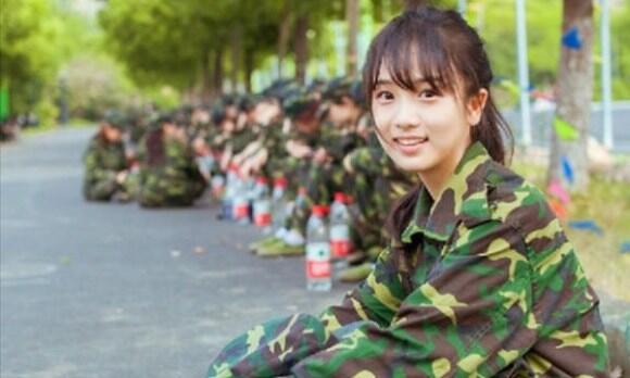 Kecantikan Tentara Wanita China Bikin Pria Jatuh Cinta