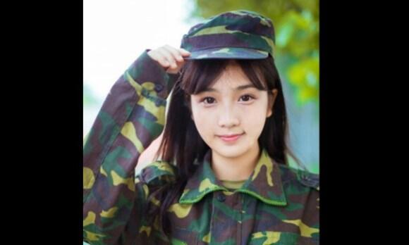 Kecantikan Tentara Wanita China Bikin Pria Jatuh Cinta