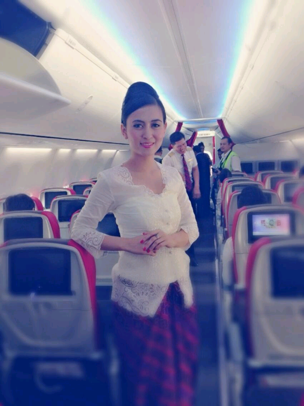 Pergumulan Batin Para Pramugari, Si Awak Kabin yang Cantik