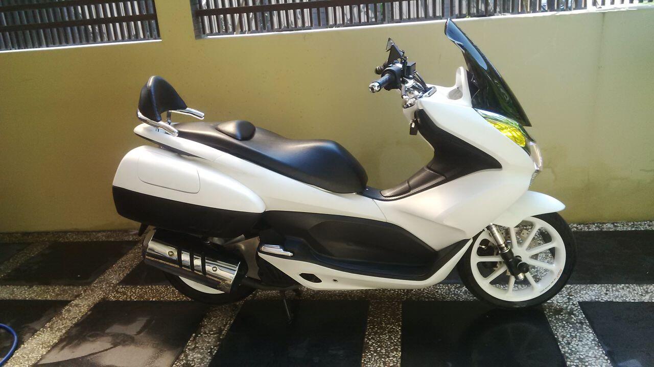 Terjual WTS Honda PCX 150 White 2013 MODIF MINT CONDITION BANDUNG