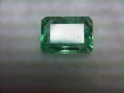 Jamrud Kolombia 1,68 crt Meja Lebar