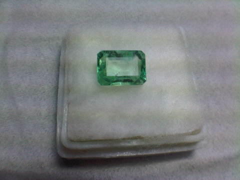 Jamrud Kolombia 1,68 crt Meja Lebar