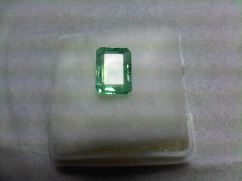 Jamrud Kolombia 1,68 crt Meja Lebar