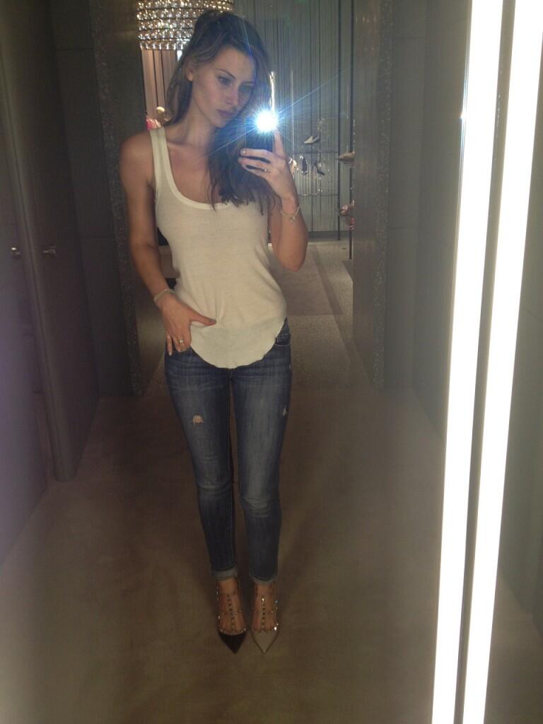 Cantik dan Seksinya Alyson Michalka &quot;Sisters&quot;