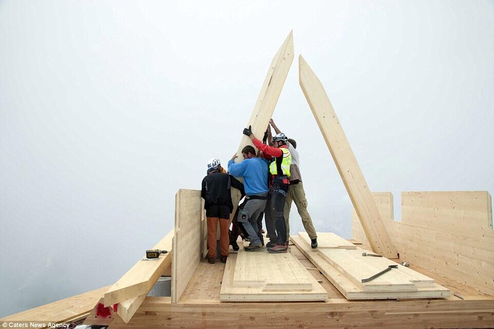 Penginapan Hotel ini Gratis, Asalkan Kuat Mendaki Gunung Berketinggian 2.531 Mdpl