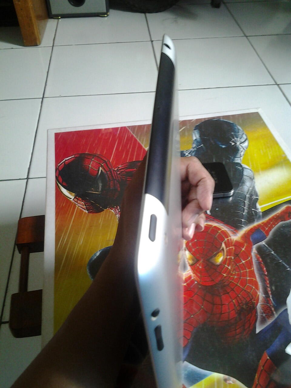 Terjual IPAD 2 gsm 16GB,IPHONE 16GB EX TELKOMSEL & ID COC 
