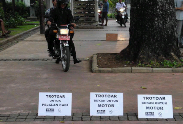 Lika-Liku Jadi Pengendara Sepeda Motor di Indonesia 
