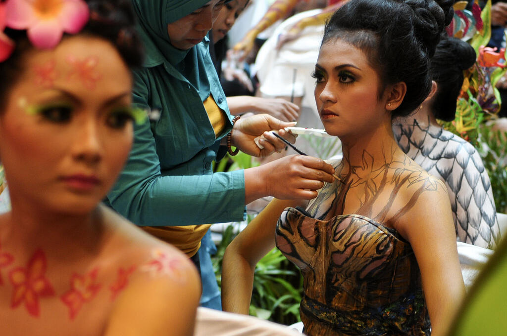 IGO - Perawan-perawan bening dari Suroboyo