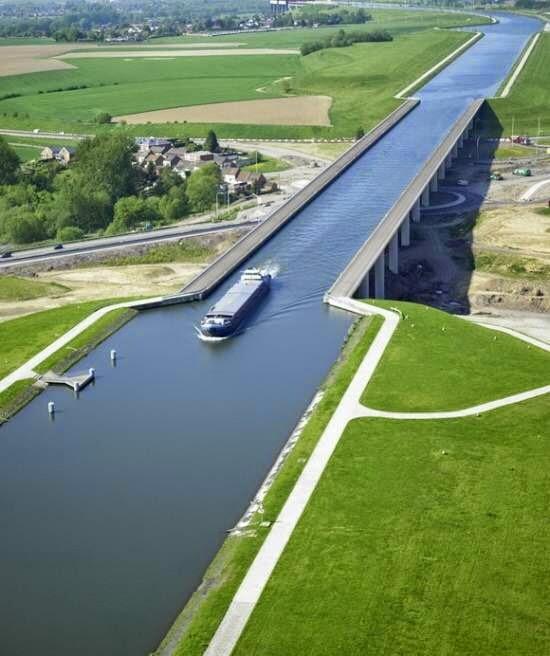 7 Jembatan Air Yang Paling Menakjubkan Di Dunia