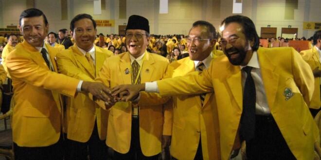 Koleksi foto langka ; mantan ketemu mantan ( sby, mega, jokowi, bowo, ical, paloh )