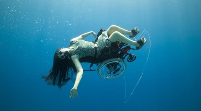 ebat, Perempuan Berkursi Roda Bisa Menyelam ke Dasar Laut