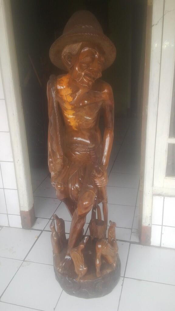 Patung ukiran kayu jati