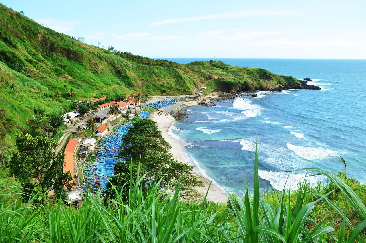 PANTAI MENGANTI KEBUMEN, SURGA DI PESISIR SELATAN JAWA!