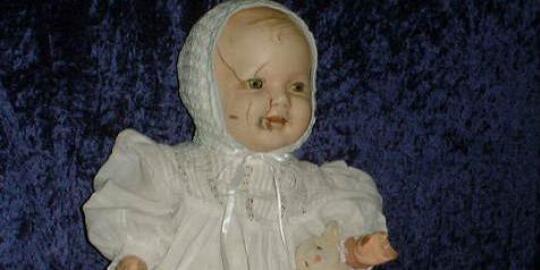 Boneka paling misterius di dunia .