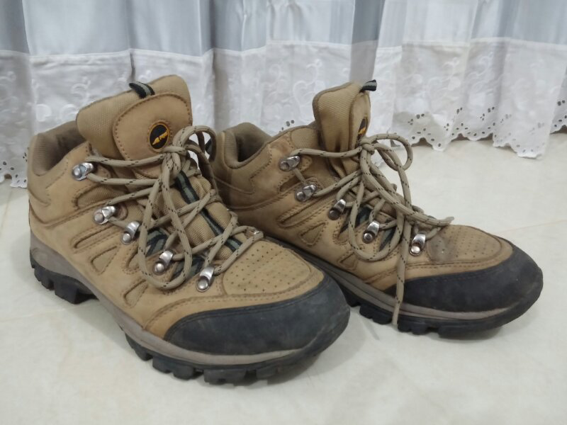 sepatu gunung , hiking , outdoor merek rei ukuran 42