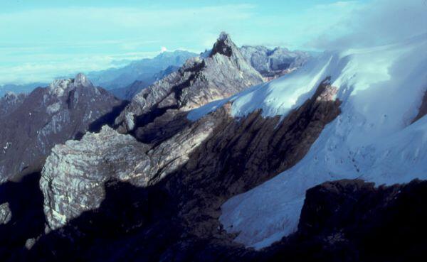 Cartenz Pyramid,Menggapai Atap Dunia