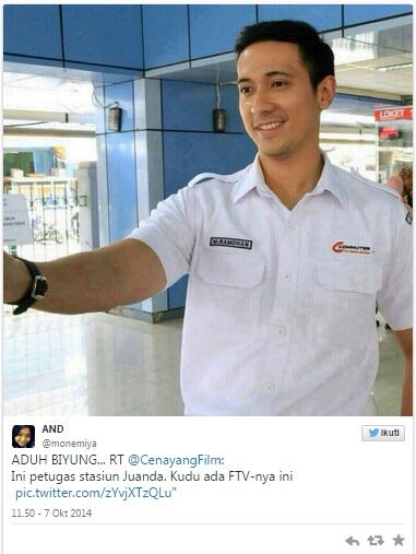 Petugas Ganteng KRL Bikin Netizen Ingin Naik Commuter Line