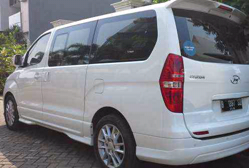 hyundai H1 mobil mewah keluarga diskon besaaar!!