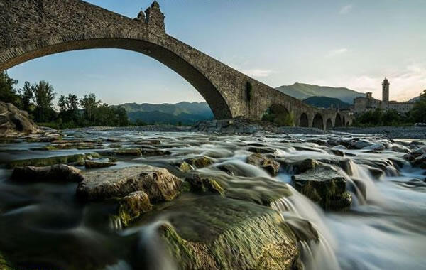 Foto - Foto Jembatan Tua Menakjubkan di Dunia