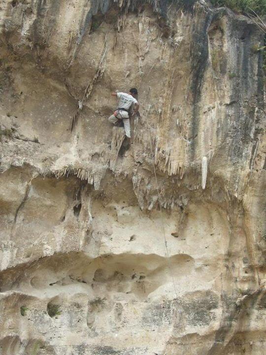 Manjat tebing ah,,tebing jempol,bak candu bagi para pemanjat tebing