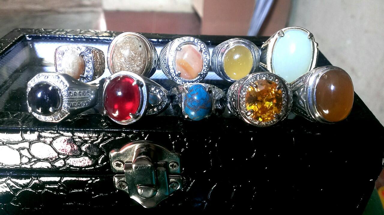 WTS BATU CINCIN BORONGAN,MURAH,NATURAL,MAMPIR GAN!!!