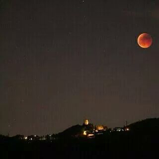 &#91;8/10/2014&#93;Foto-foto gerhana bulan merah di berbagai negara