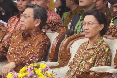Wapres Boediono Ajak Gunakan Batik Yang Pro Lingkungan