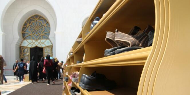Curi Sepatu Jemaah Salat Jumat, 9 Pelajar Ditahan Pengurus Masjid